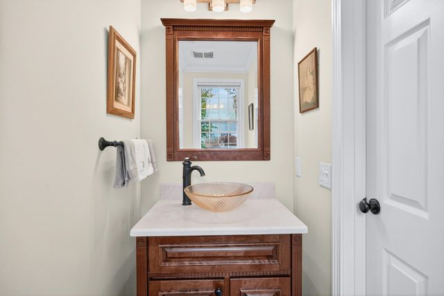 4 Surrey Lane, East Dennis, MA 02641