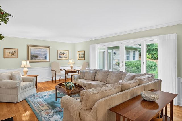 4 Surrey Lane, East Dennis, MA 02641