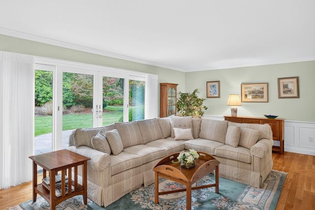 4 Surrey Lane, East Dennis, MA 02641
