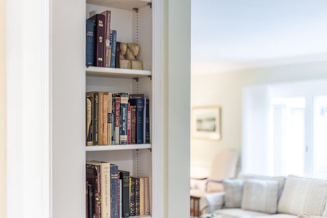 4 Surrey Lane, East Dennis, MA 02641