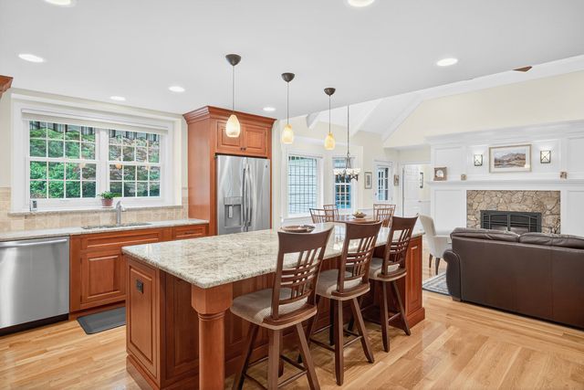 4 Surrey Lane, East Dennis, MA 02641