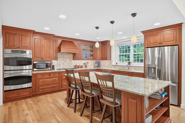 4 Surrey Lane, East Dennis, MA 02641