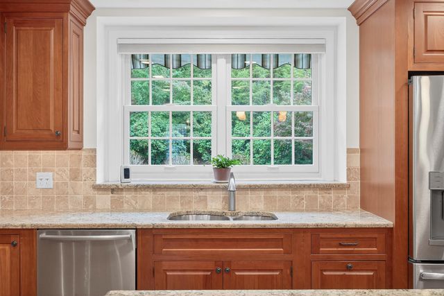 4 Surrey Lane, East Dennis, MA 02641