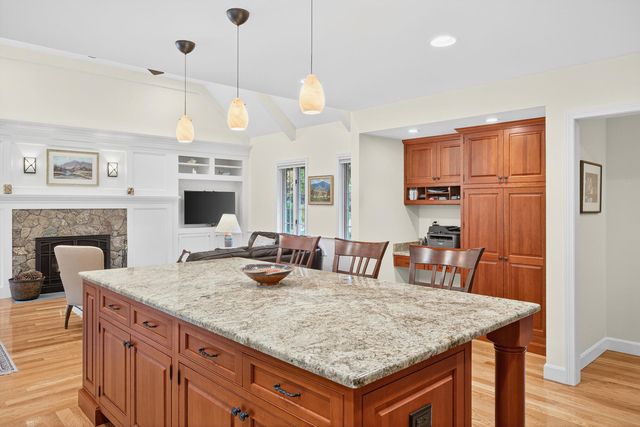 4 Surrey Lane, East Dennis, MA 02641