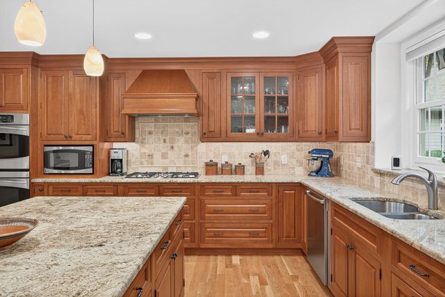 4 Surrey Lane, East Dennis, MA 02641