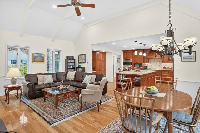 4 Surrey Lane, East Dennis, MA 02641