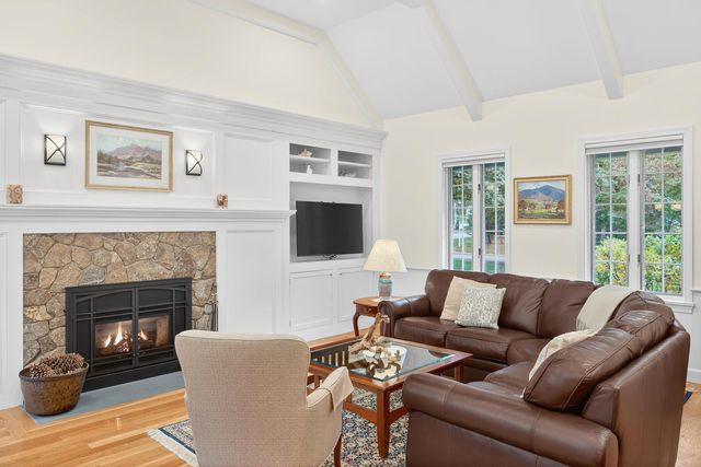 4 Surrey Lane, East Dennis, MA 02641