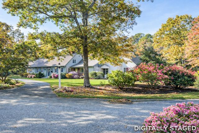 4 Surrey Lane, East Dennis, MA 02641