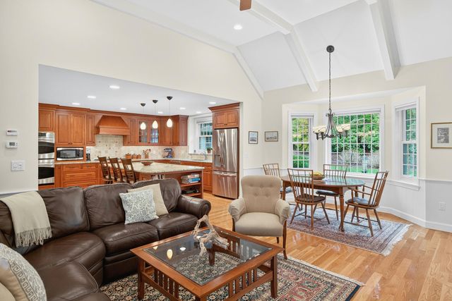 4 Surrey Lane, East Dennis, MA 02641