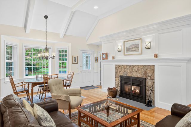 4 Surrey Lane, East Dennis, MA 02641