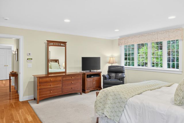 4 Surrey Lane, East Dennis, MA 02641