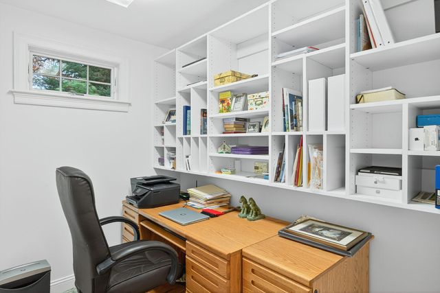 4 Surrey Lane, East Dennis, MA 02641