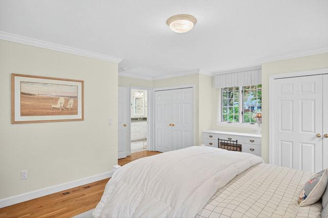 4 Surrey Lane, East Dennis, MA 02641