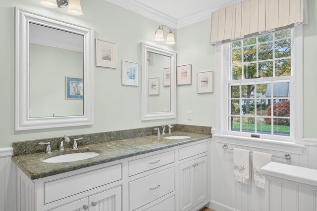 4 Surrey Lane, East Dennis, MA 02641