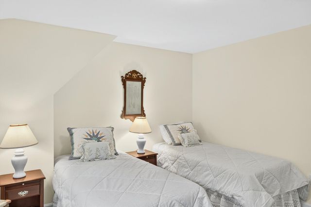 4 Surrey Lane, East Dennis, MA 02641