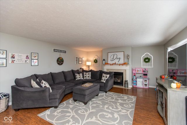 1238 Starcross Drive, Indianapolis, IN 46239