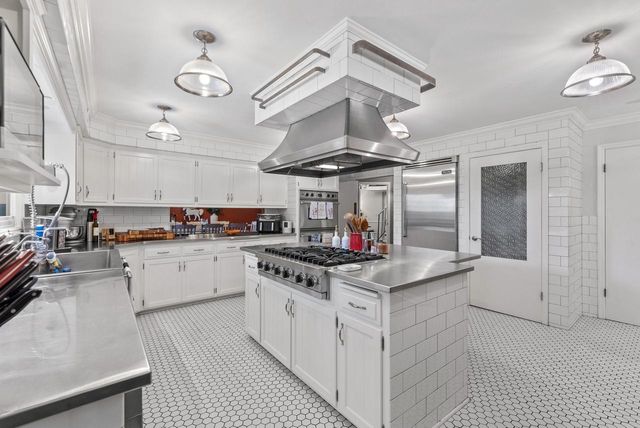 14220 Hillside ROAD, Elm Grove, WI 53122