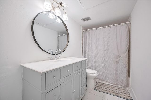 10174 Beekman Place Drive, Houston, TX 77043