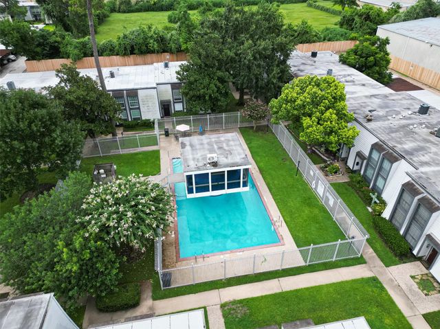 10174 Beekman Place Drive, Houston, TX 77043