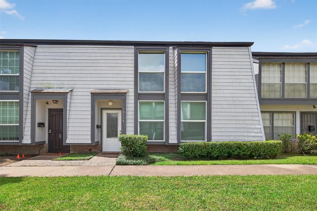 10174 Beekman Place Drive, Houston, TX 77043