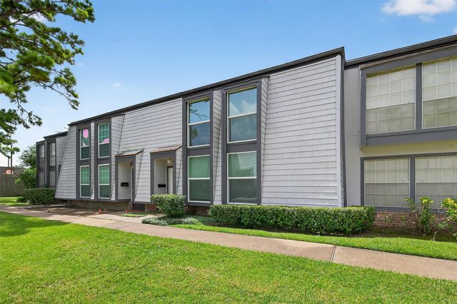 10174 Beekman Place Drive, Houston, TX 77043