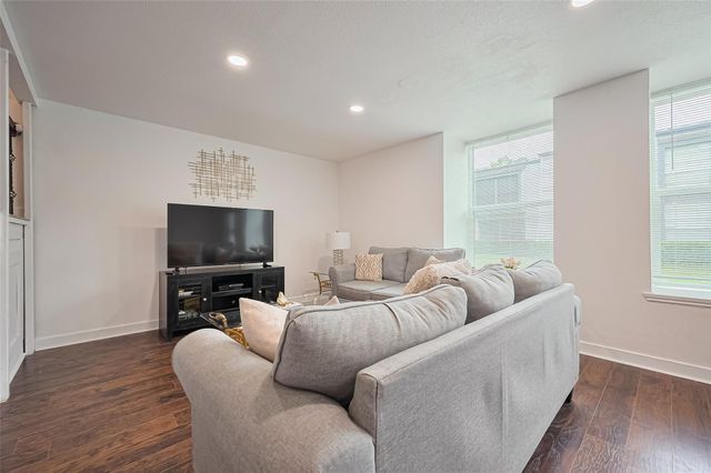 10174 Beekman Place Drive, Houston, TX 77043