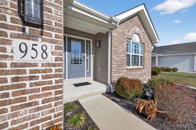 958 Crestwood Lane, O'fallon, MO 63366