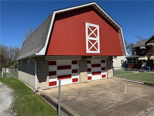 111 N Hitchman Street, Mt Pleasant Boro, PA 15666