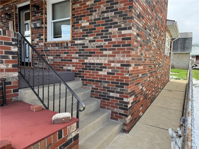 111 N Hitchman Street, Mt Pleasant Boro, PA 15666
