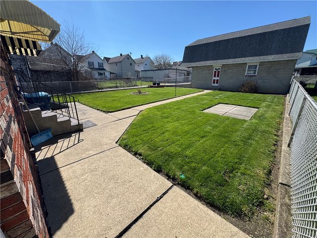 111 N Hitchman Street, Mt Pleasant Boro, PA 15666