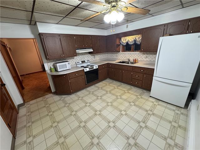 111 N Hitchman Street, Mt Pleasant Boro, PA 15666
