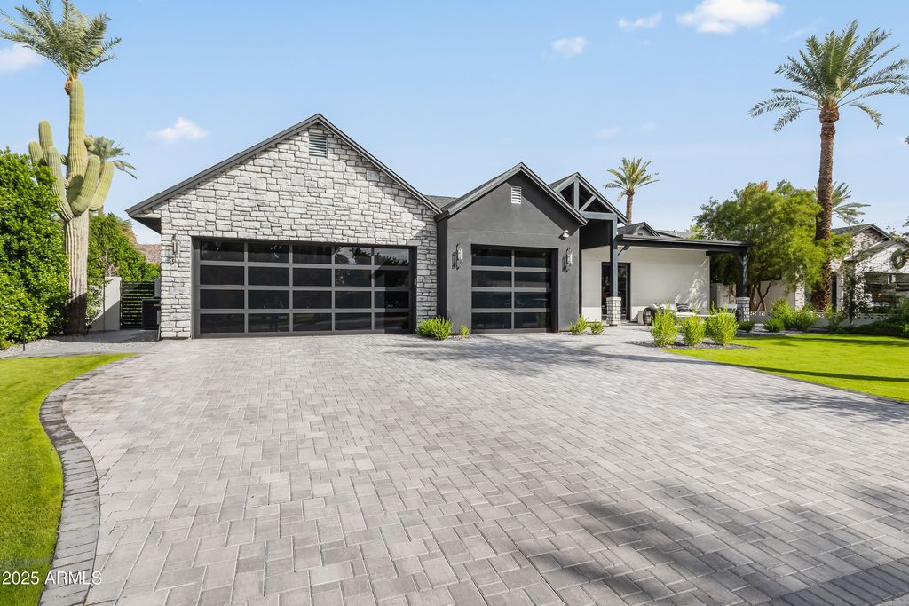 4702 E CALLE TUBERIA Drive, Phoenix, AZ 85018