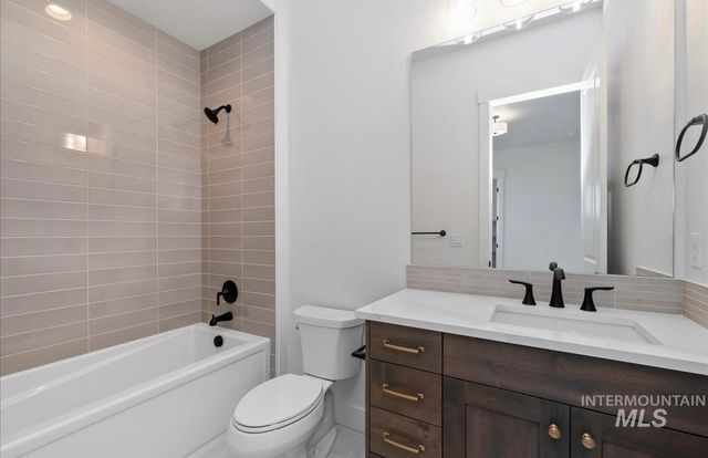 2047 E Blakehurst St, Kuna, ID 83634