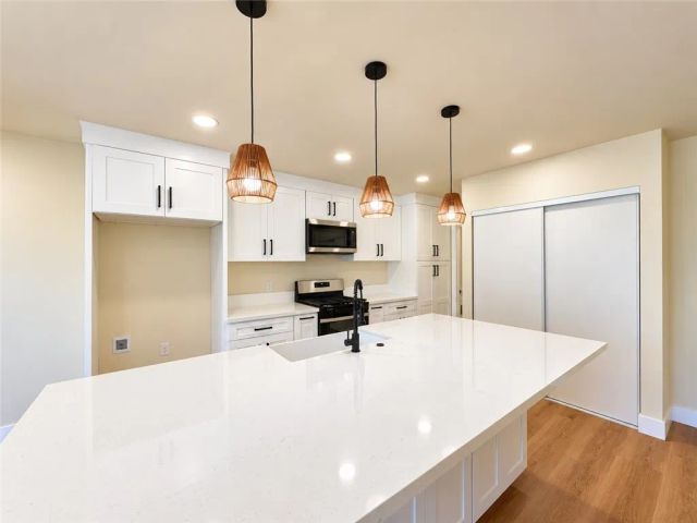 2128 N Bristol, Santa Ana, CA 92706