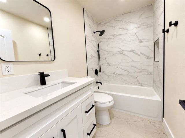 2128 N Bristol, Santa Ana, CA 92706