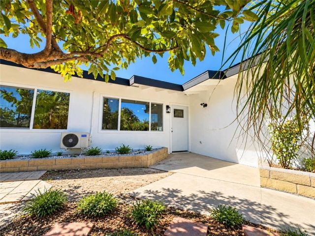 2128 N Bristol, Santa Ana, CA 92706