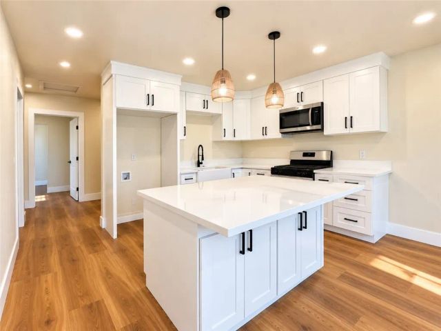 2128 N Bristol, Santa Ana, CA 92706