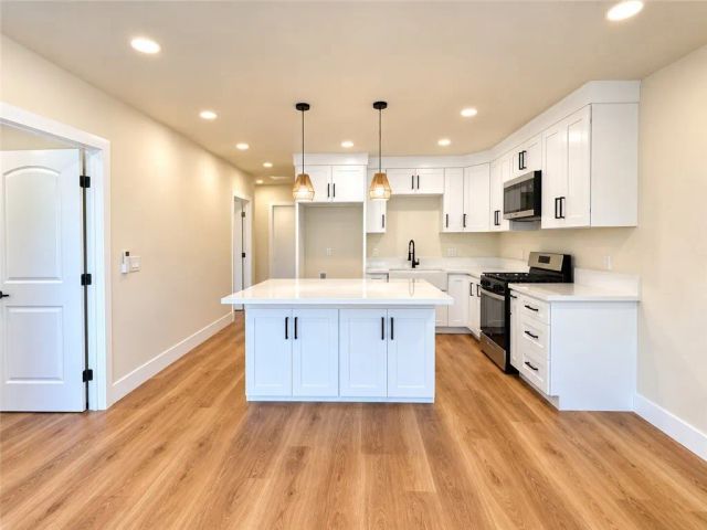 2128 N Bristol, Santa Ana, CA 92706