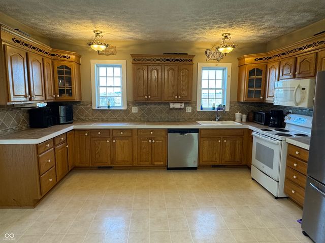 6085 N 750 W, Waynetown, IN 47990