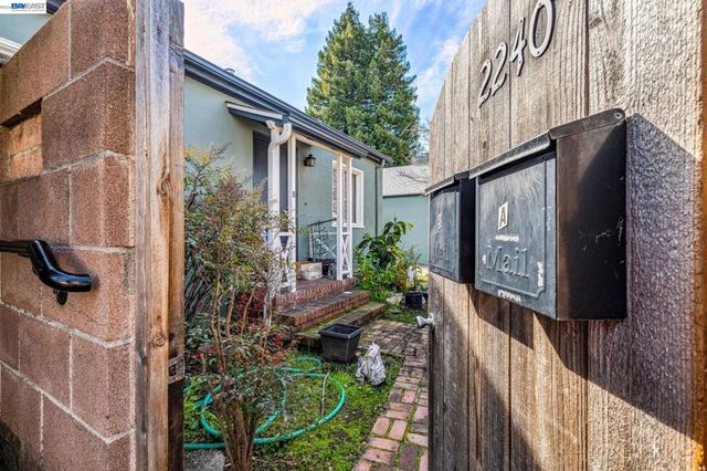 2242 Santa Clara Ave, Alameda, CA 94501