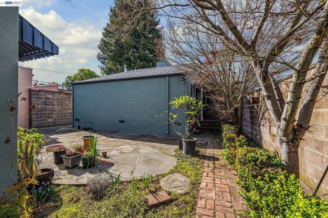 2242 Santa Clara Ave, Alameda, CA 94501