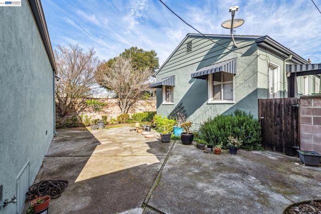 2242 Santa Clara Ave, Alameda, CA 94501