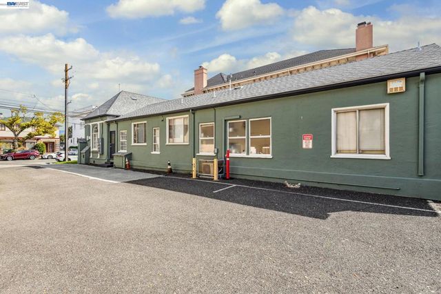 2242 Santa Clara Ave, Alameda, CA 94501