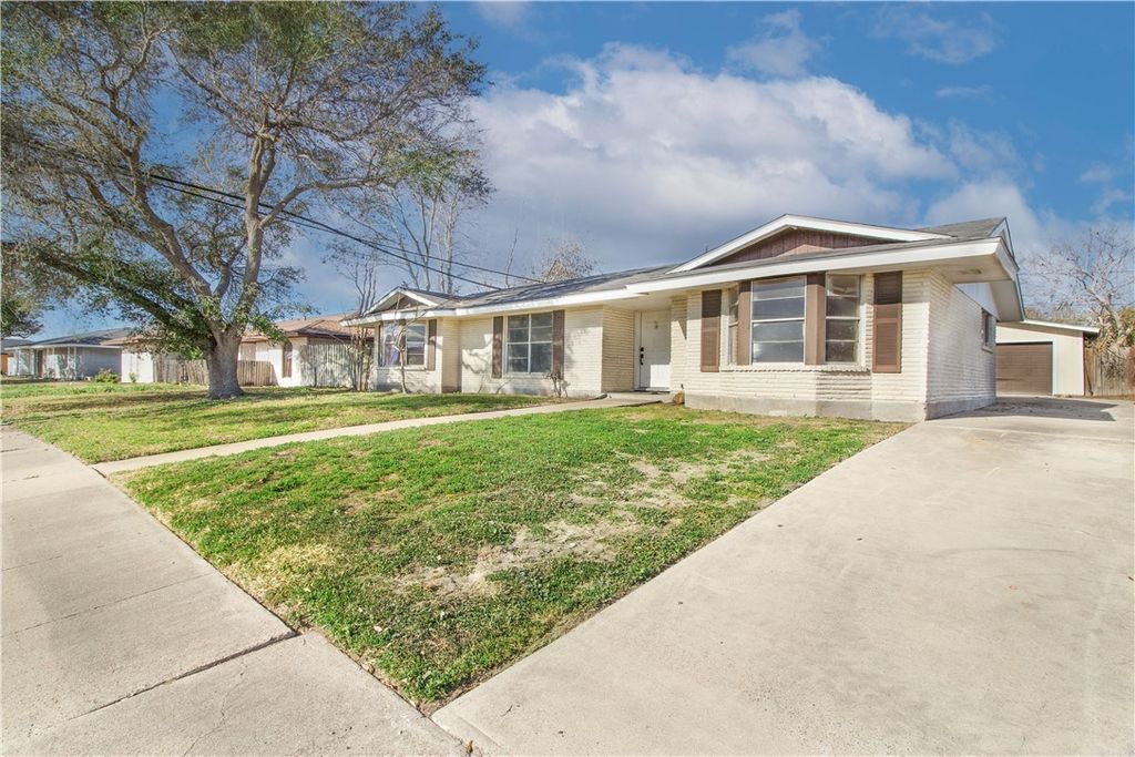 5305 Surrey, Corpus Christi, TX 78415 — photo 2