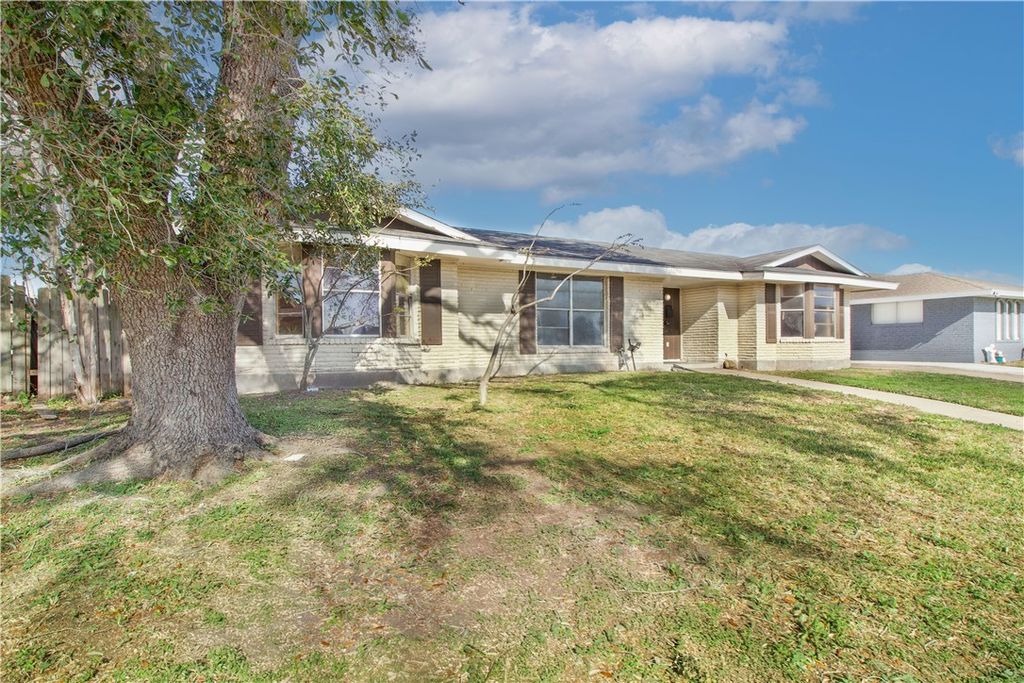 5305 Surrey, Corpus Christi, TX 78415 — photo 3