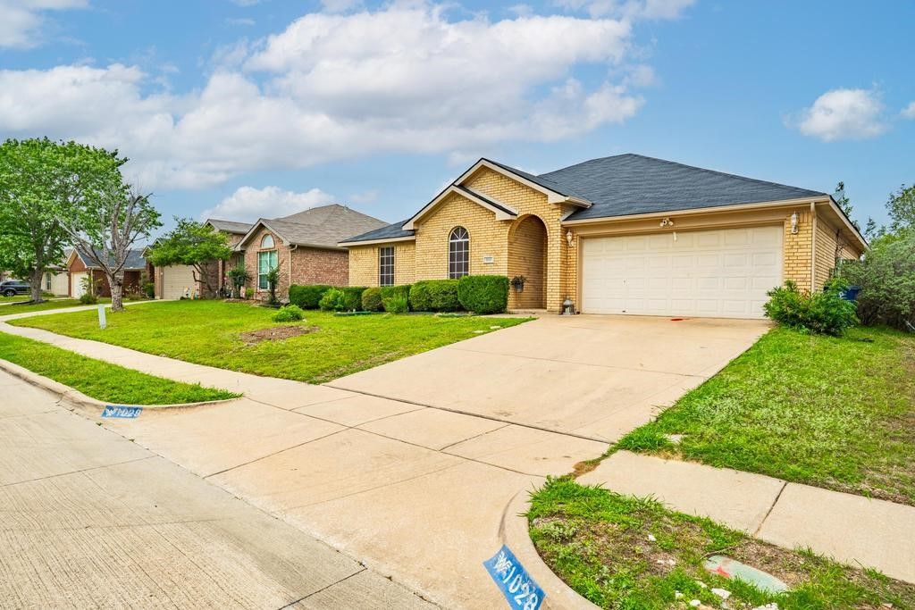 1028 Cedar Ridge Lane, Burleson, TX 76028