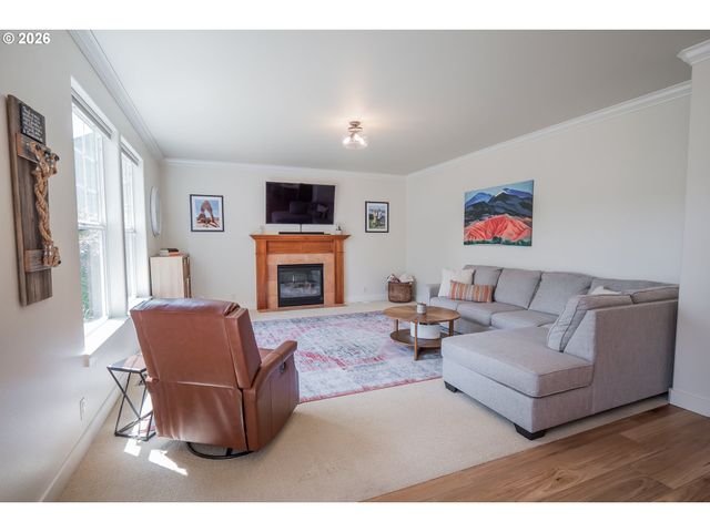 444 NAISMITH Blvd, Eugene, OR 97404