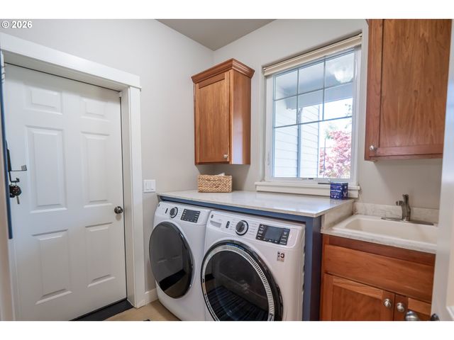 444 NAISMITH Blvd, Eugene, OR 97404