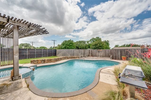 10931 Marsh Lane, Dallas, TX 75229