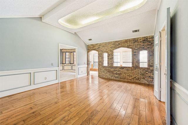 10931 Marsh Lane, Dallas, TX 75229